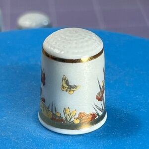 Chor Porcelain Thimble with Floral Design and Gold Trim, Japan